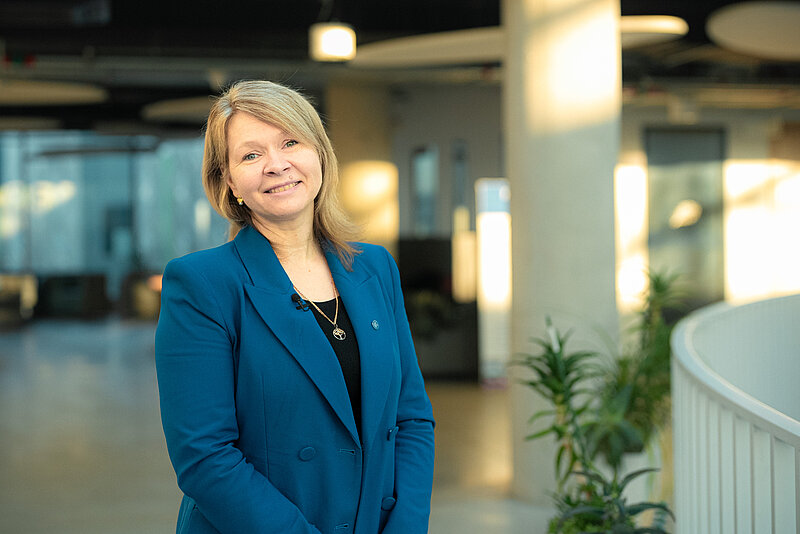 LU ESZF tenūrprofesore Inta Mieriņa saņem Ministru kabineta Atzinības rakstu